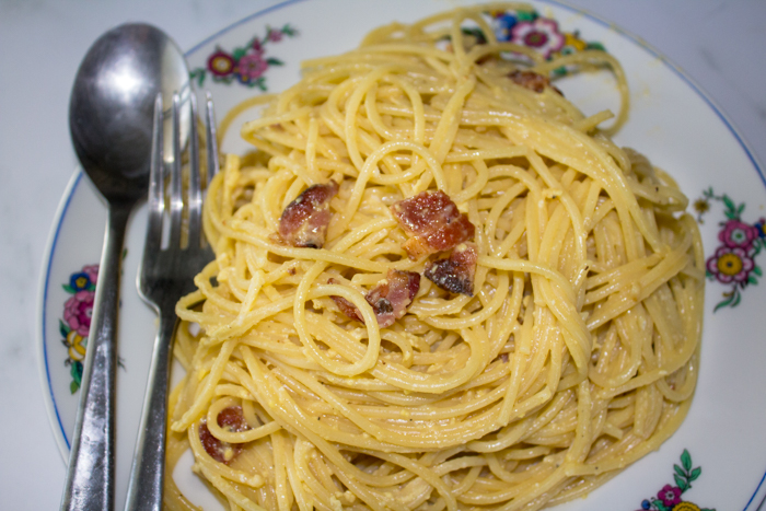 Looking for a delicious Spaghetti Carbonara Recipe? This pasta recipe is simple and easy to make. This 30 minute meal is sure to please. 