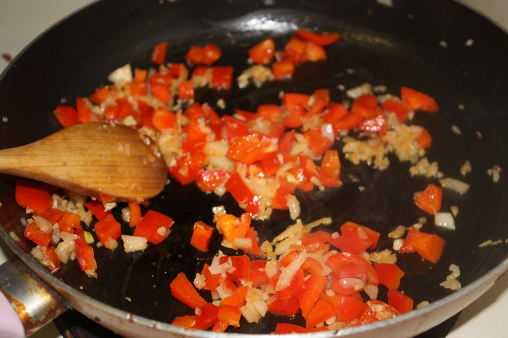 Love Sloppy Joes? Make this super simple Sloppy Joe Bake and watch it disappear. http://su.pr/1ZIjIq #recipe #kidfriendly 