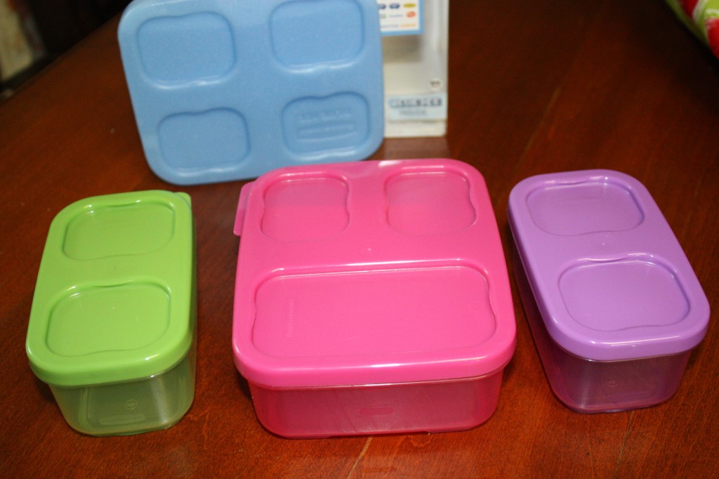 Packing Lunch is easier with Rubbermaid Lunchbox kits