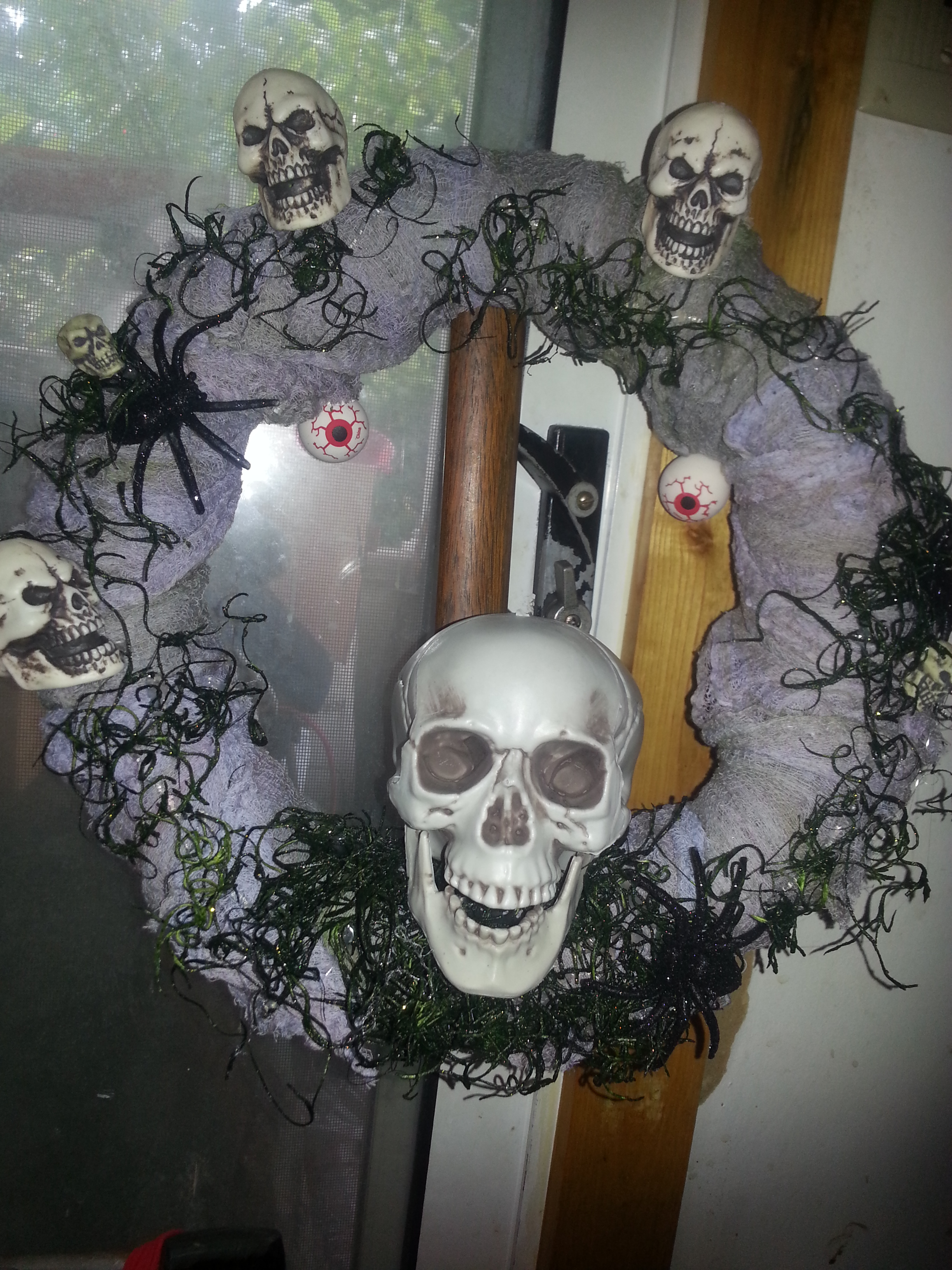 Simple Halloween Craft- Halloween Wreath #CBIAS #Shop #Fiskars4Kids #CFK