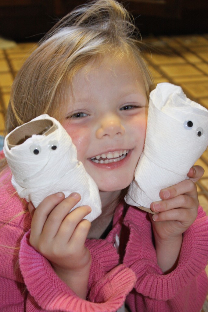 Easy Halloween Craft with toilet paper rolls- Mummies with Cottonelle Triple Roll