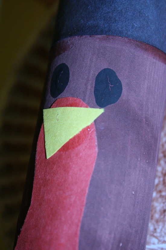 Want an Easy Thanksgiving Craft project for kids? Try this Thankful Toilet Paper Turkey. It is a simple way to teach kids thankfulness and get in the Thanksgiving spirit. 