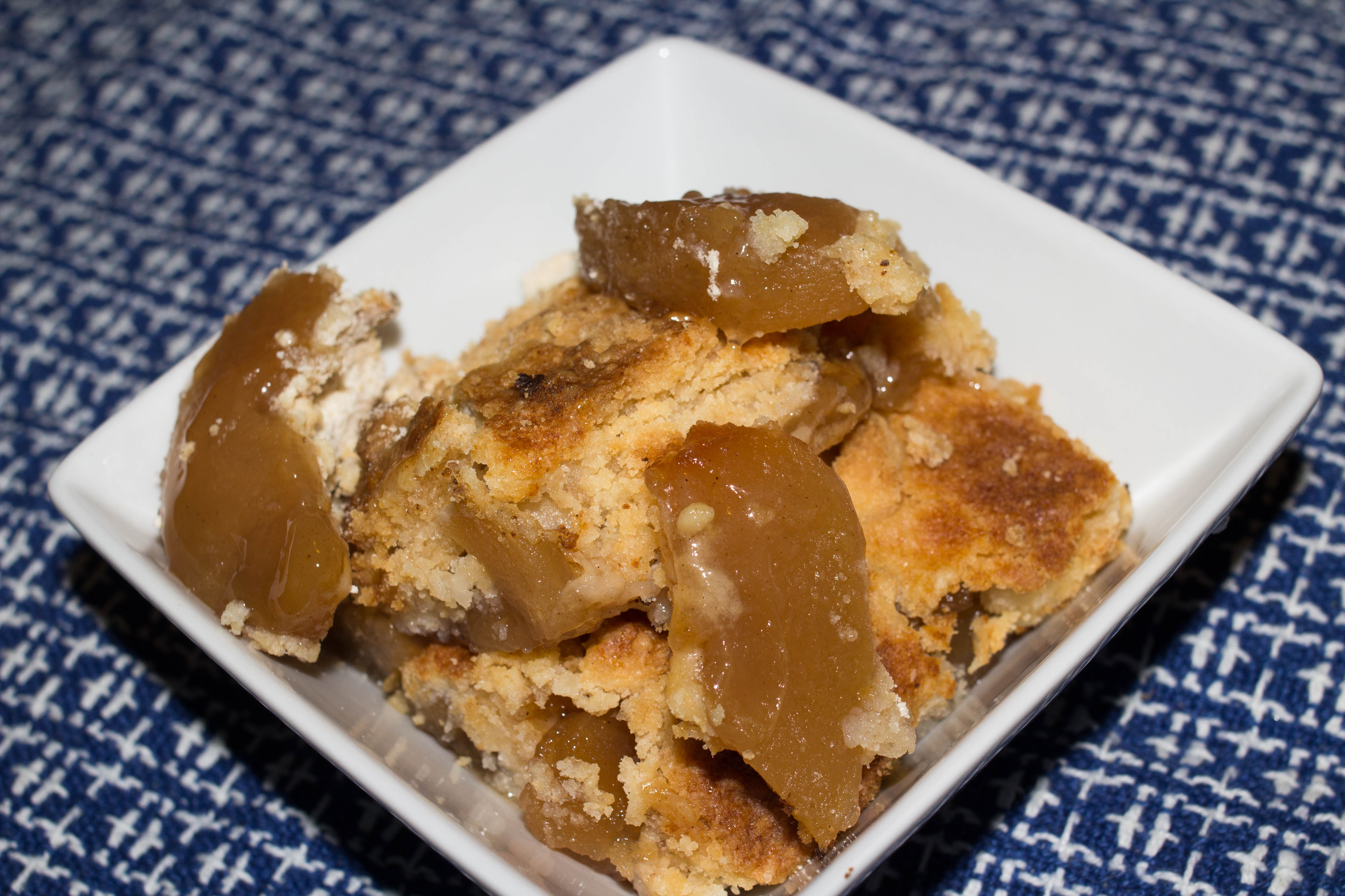 Looking for a recipe hack that makes life easier. Try this Hack Simple Apple Cobbler Recipe that is only 3 ingredients. It's guaranteed to disappear.