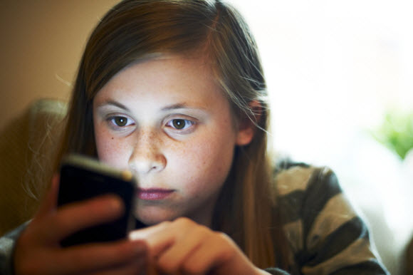 Kids’ Safety in Cyberspace – 6 Tips for Parents!