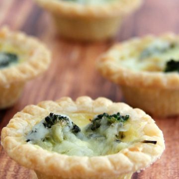 Broccoli and Cheddar Mini Quiches are a cheap dinner recipe that taste fantastic.