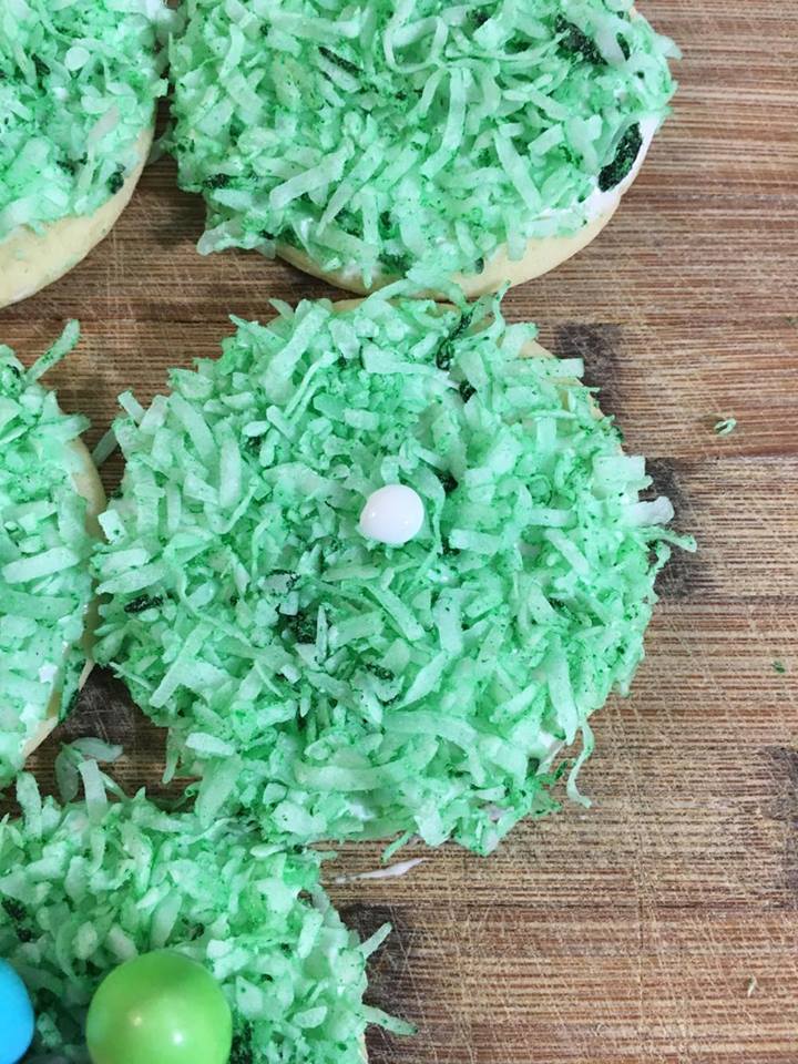 Easter Egg cookies that are simple to make but everyone will think came from the bakery. Easy Easter Cookies 