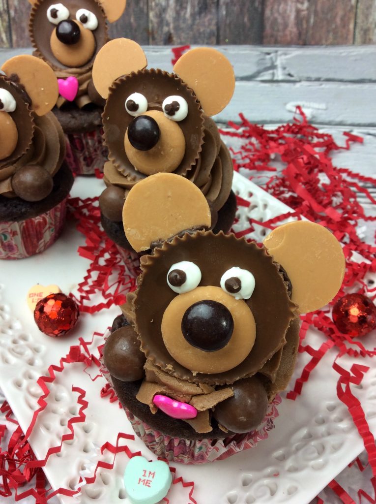 Teddy Bear cupcakes for a teddy bear picnic. Create cute teddy bears on top of cupcakes. A fun treat for any occasion or get together