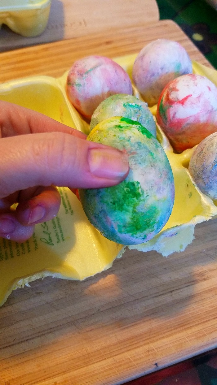 Do your kids love to dye Easter Eggs. Here is a simple and fun way to make tie dye Easter eggs. Dye Eggs with whipped cream