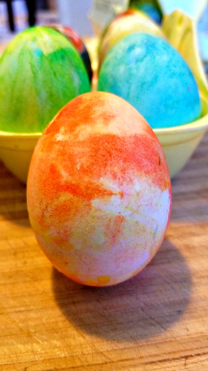 Do your kids love to dye Easter Eggs. Here is a simple and fun way to make tie dye Easter eggs. Dye Eggs with whipped cream