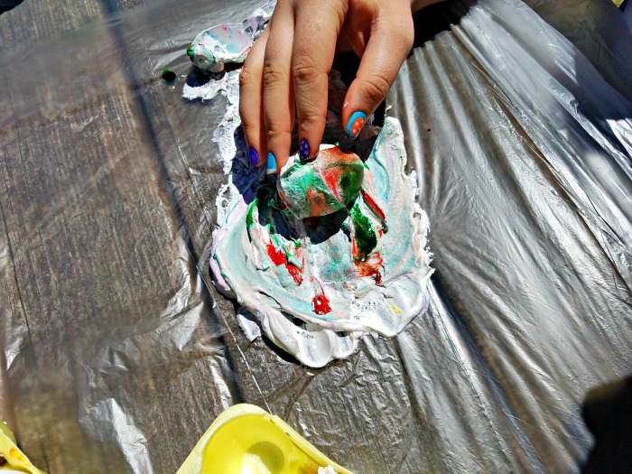 Do your kids love to dye Easter Eggs. Here is a simple and fun way to make tie dye Easter eggs. Dye Eggs with whipped cream