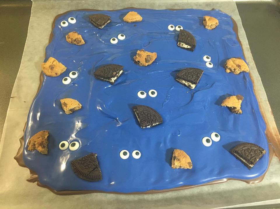 Who doesn't love cookie monster These tasty cookie monster bark dessert are so good that kids and kids at heart will love it
