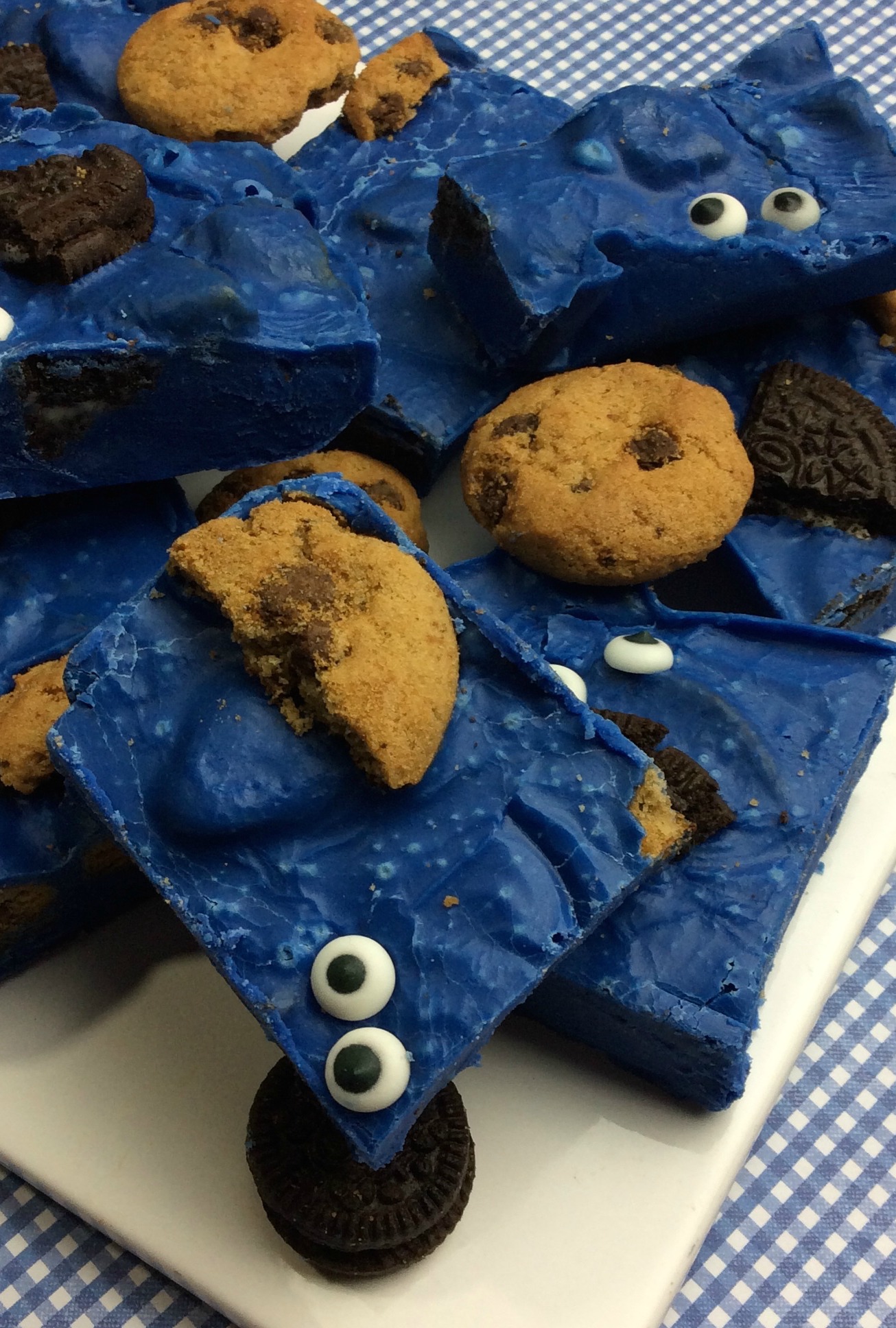 Want a Cookie Monster treat that will anyone over This Cookie Monster fudge is easy to make, tastes amazing and is the perfect Cookie Monster treat