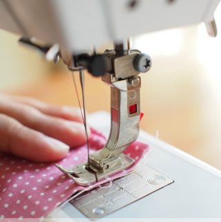 Wondering what to look for when buying a new sewing machine. 5 Things to look for when buying a new sewing machine