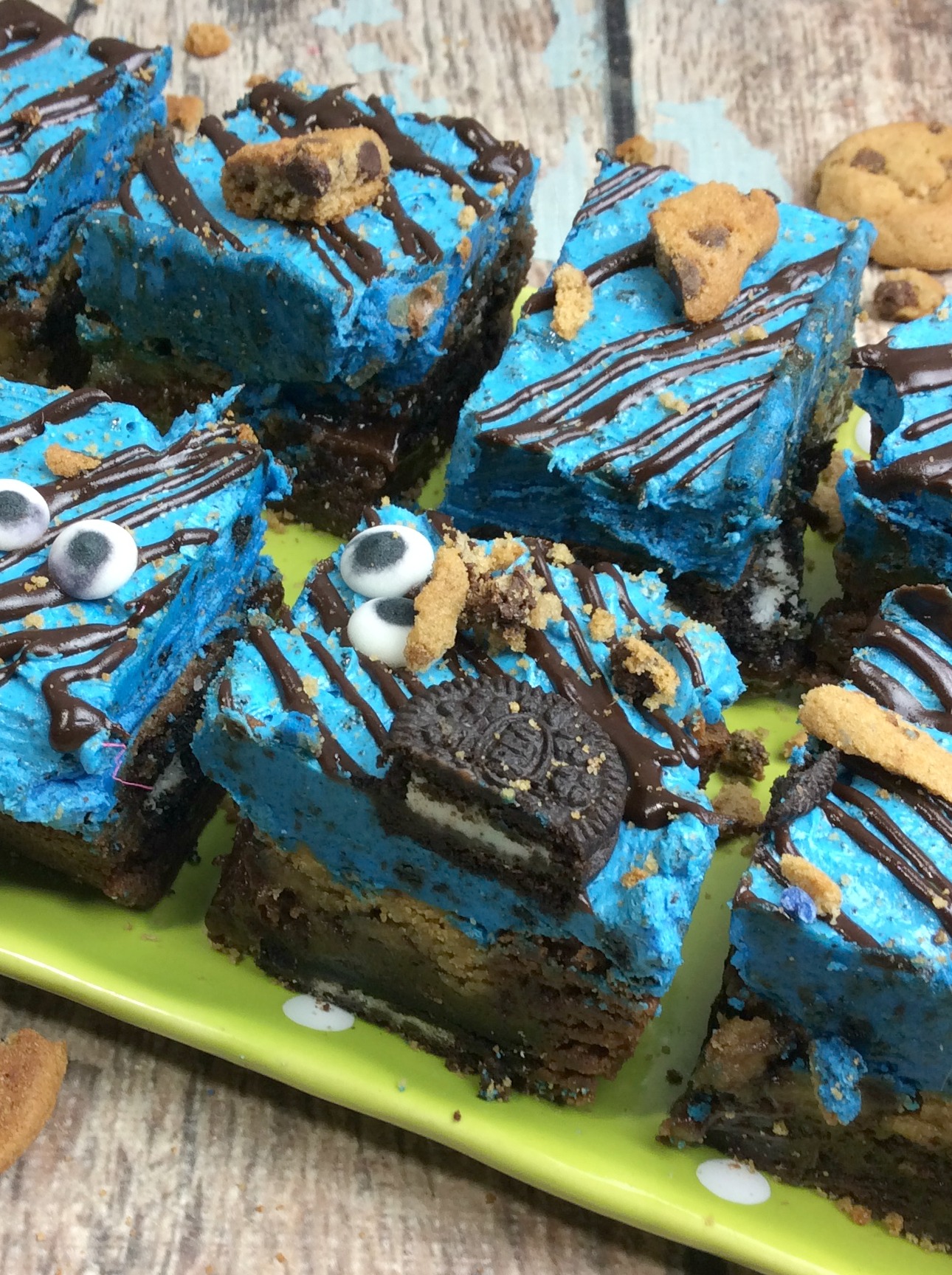 Looking for a fun cookie monster treat? These Cookie Monster Brownies are so tasty and kids will love them. Perfect for your Cookie Monster fan.