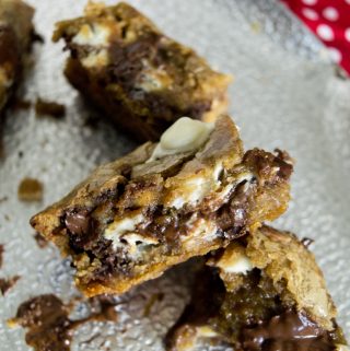 Looking for a Nutella cookie recipe? Look no father. These Nutella Chocolate Chip Sugar Bars are so good and take cookie bars to a new level.