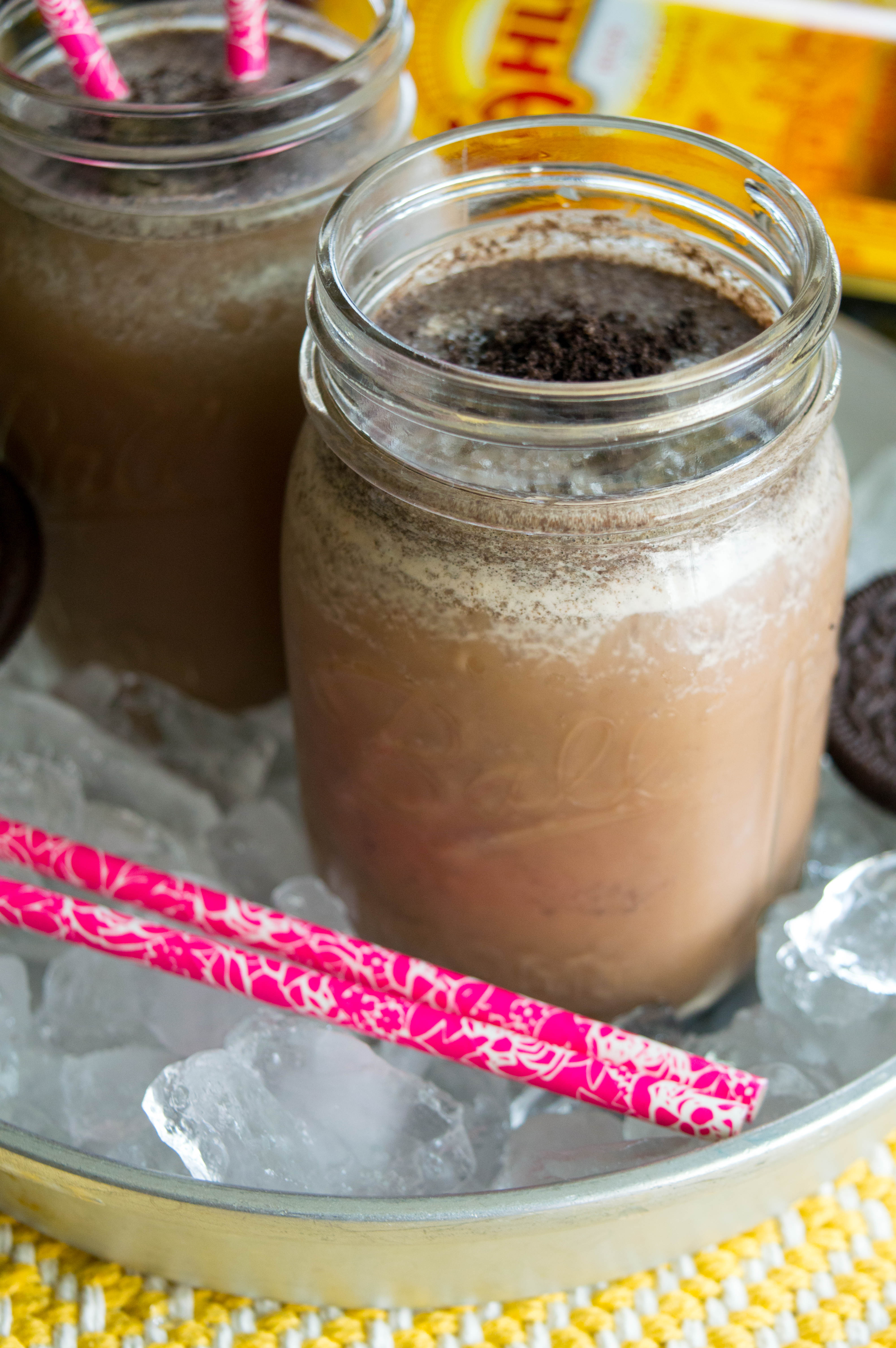 Looking for a dessert cocktail recipe This recipe takes a mudslide and take it to a new level. This cookies and cream frozen cocktail is a perfect treat