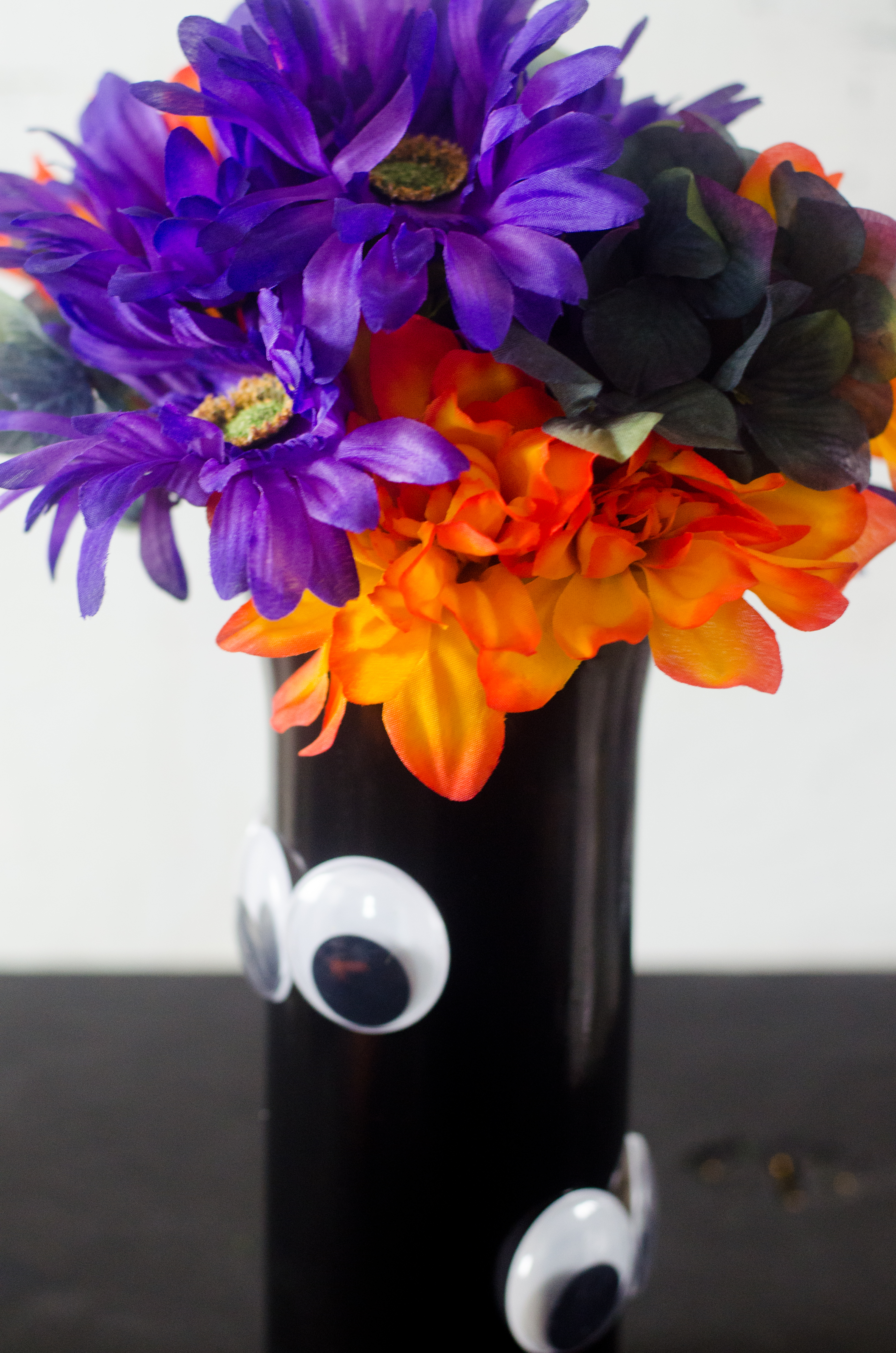 DIY Googly Eye Vase for Halloween