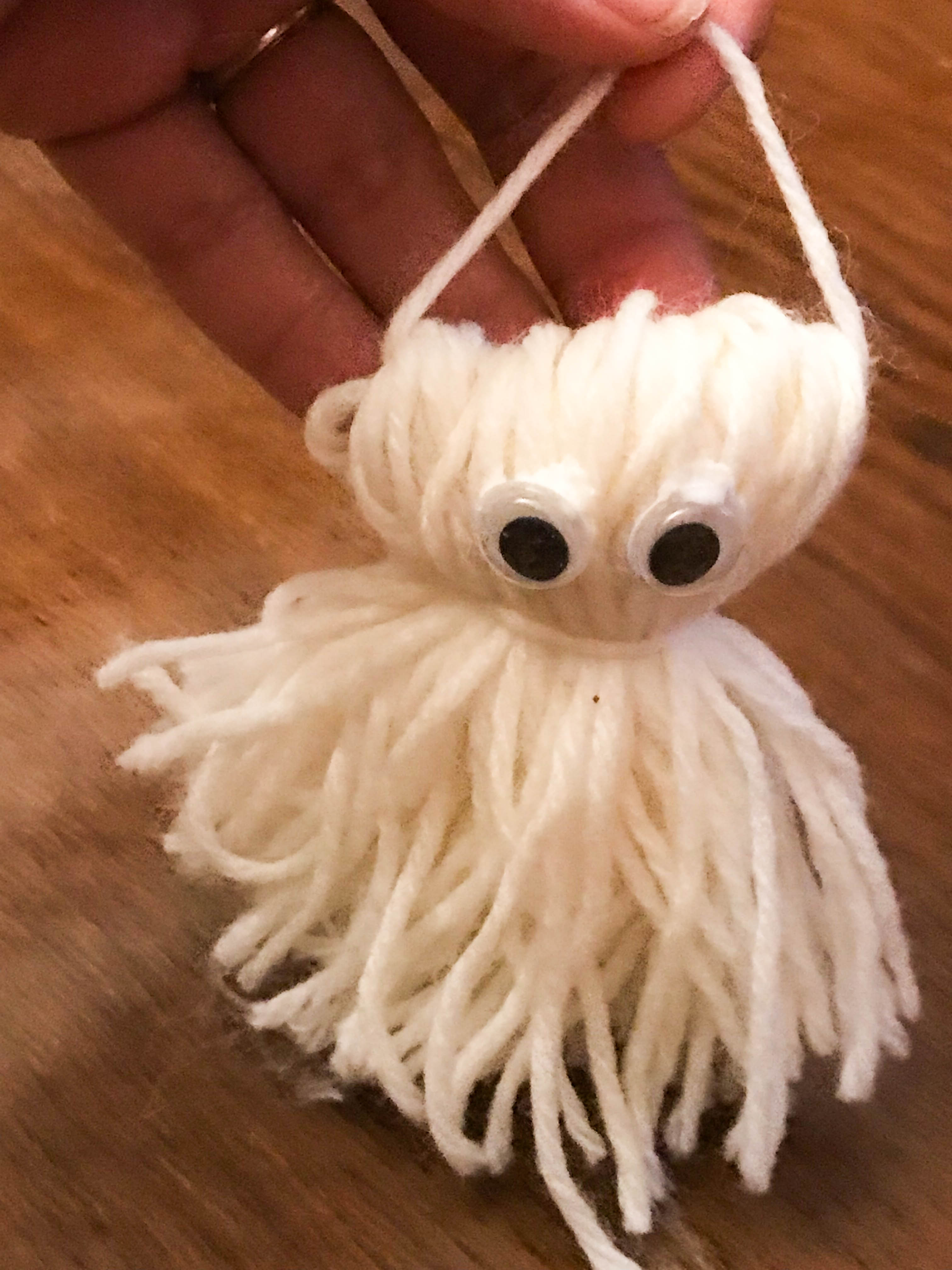 DIY Halloween Pom Pom Ghost Craft