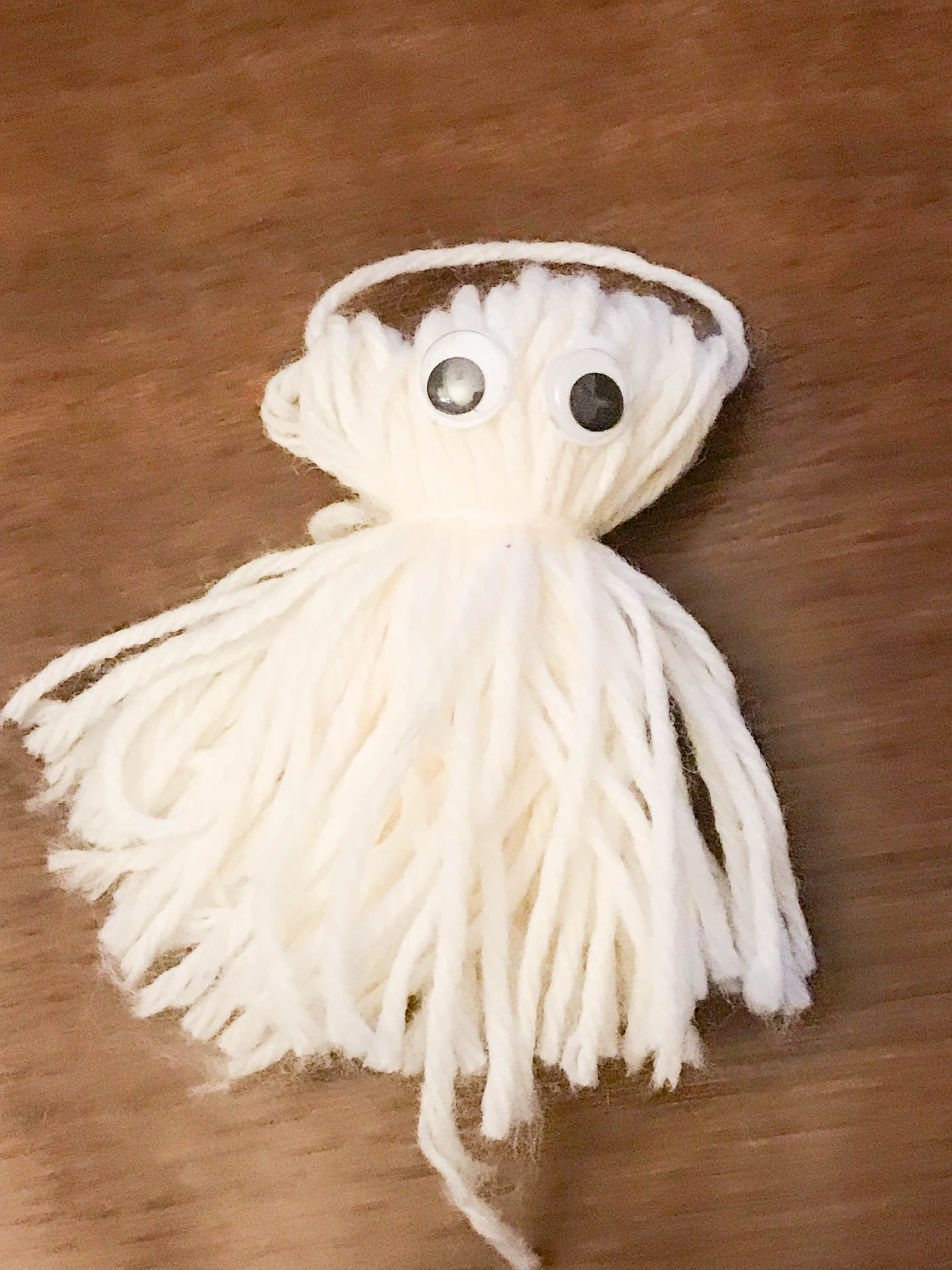 DIY Halloween Pom Pom Ghost Craft