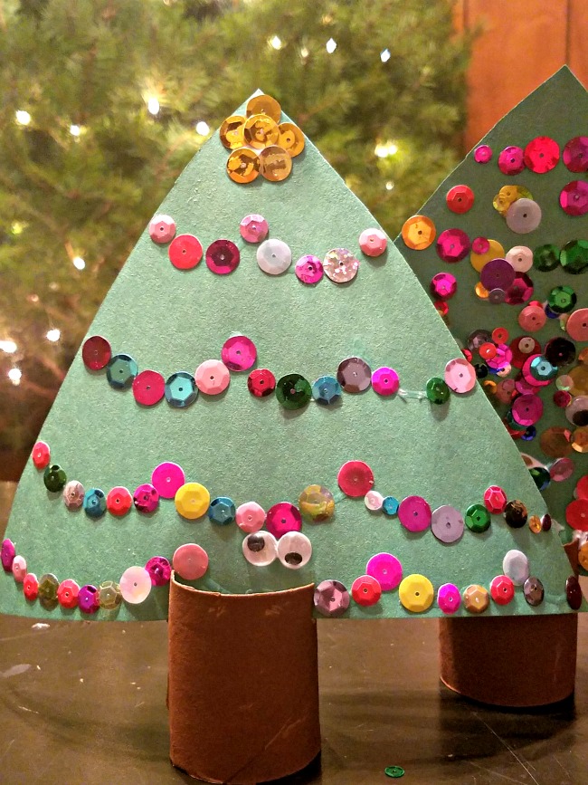A quick and easy Christmas Tree craft that is perfect for kids of all ages. Recycle materials and use whatever you have on hand.
