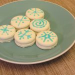 Looking for a fun snow day activity to do with the kids? Kids will love making these snowflake cookies. Avoid snow day blues with a delicious distraction