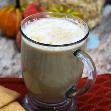 Copycat Starbucks Graham Cracker Latte recipe with creamy espresso, steamed milk, graham cracker topping, and a warm homemade coffee presentation.