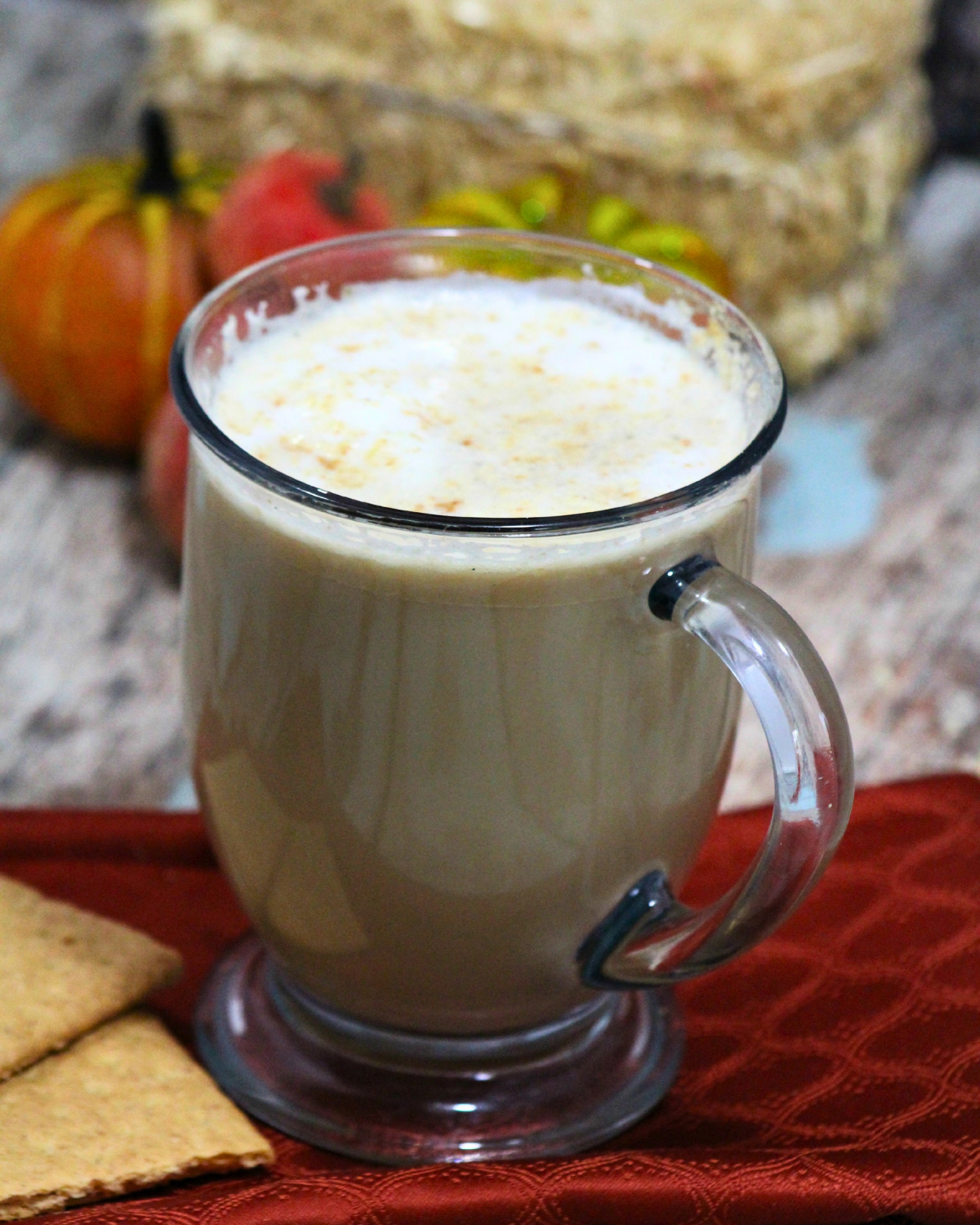 Copycat Starbucks Graham Cracker Latte recipe with creamy espresso, steamed milk, graham cracker topping, and a warm homemade coffee presentation.
