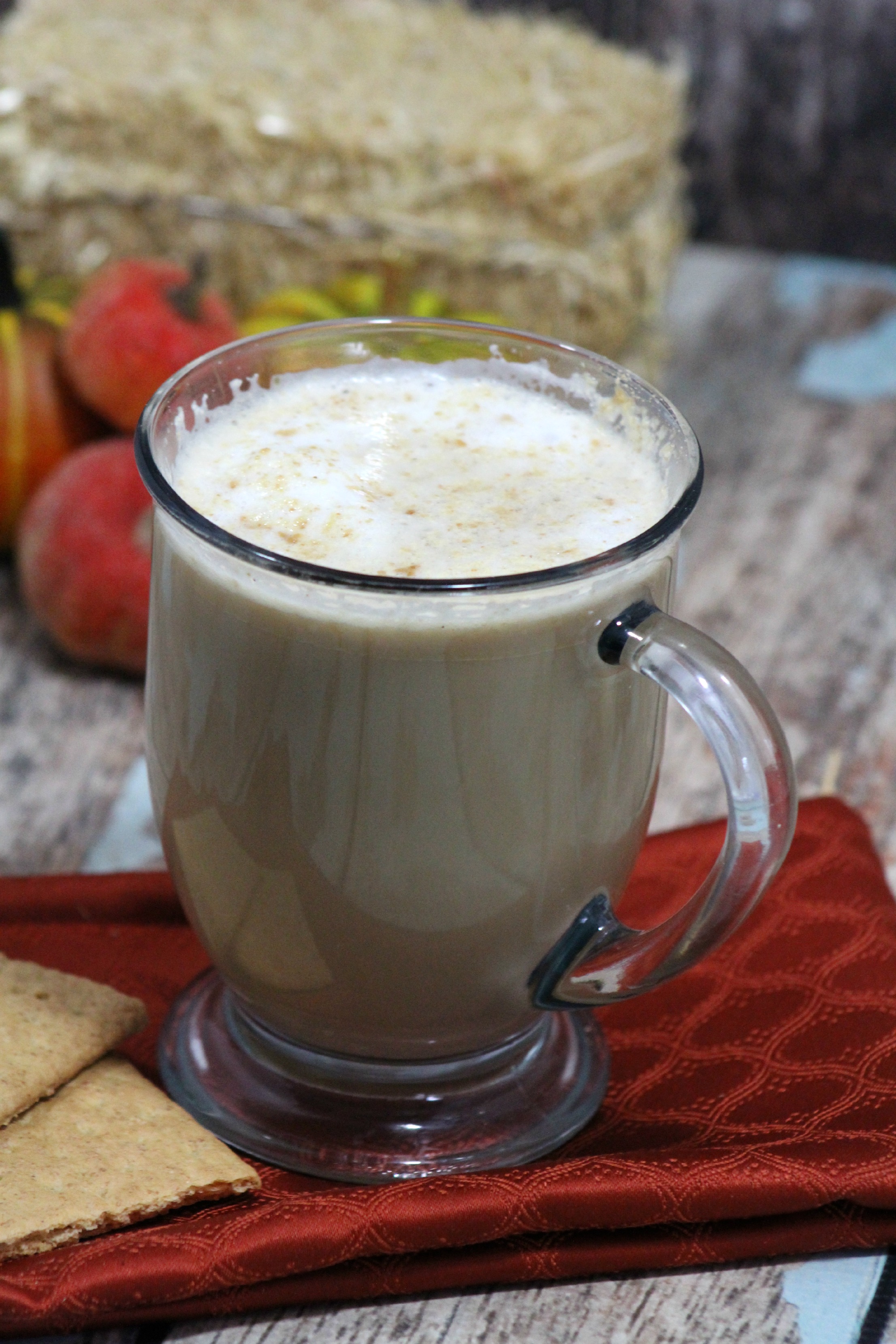 Do you love Copy cat recipes too? What about Starbucks? This is a must try then. Starbucks Graham Latte Copycat recipe taste like the real thing only better.