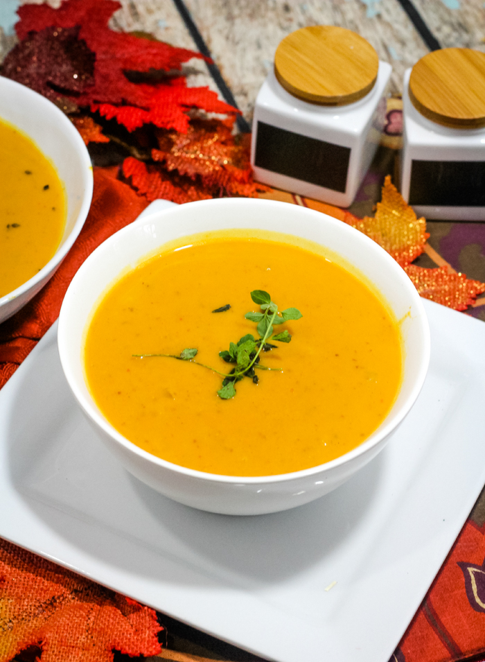 Love that great tasting soup from Panera, but want to make enough to feed your whole family? Try this copycat Panera autumn soup. This simple butternut squash soup is so good on a chilly night
