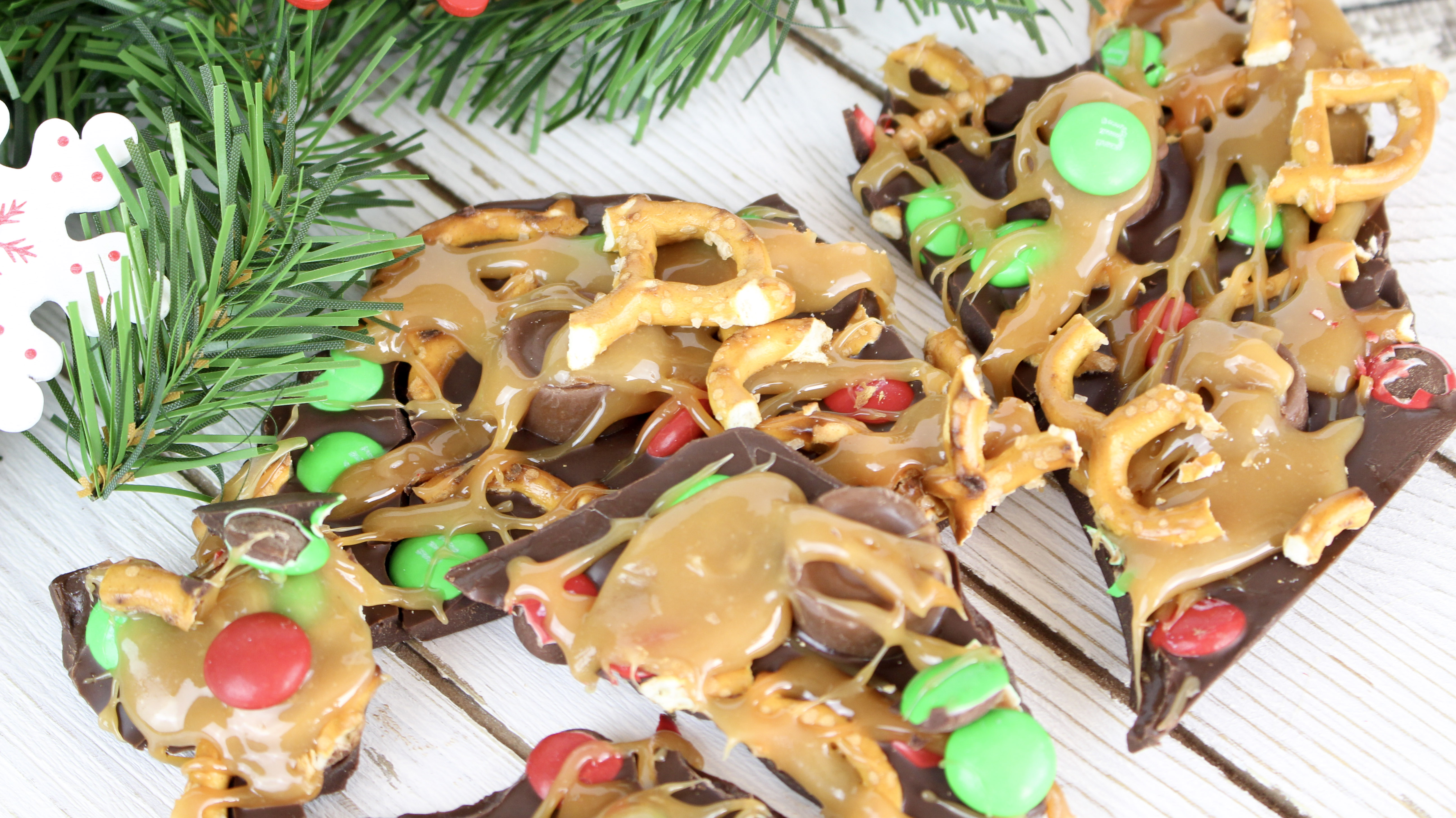 Looking for a delicious Christmas bark recipe? This chocolate bark recipe is perfect for Christmas and is covered in caramel. It is sure to be a hit.