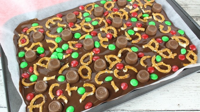 Looking for a delicious Christmas bark recipe? This chocolate bark recipe is perfect for Christmas and is covered in caramel. It is sure to be a hit.