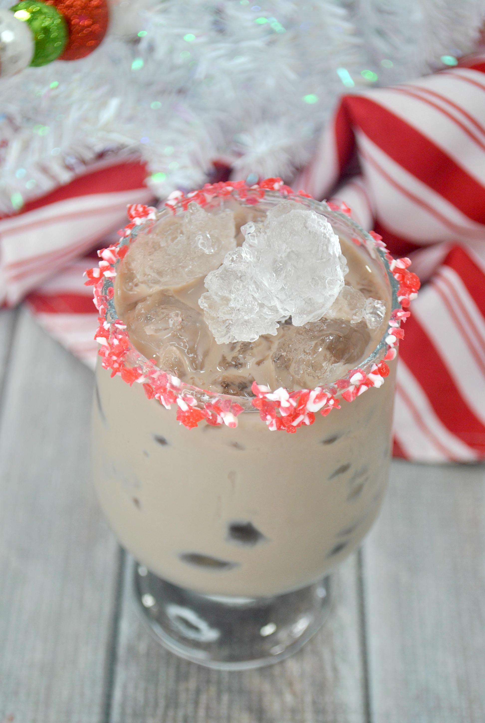 Looking for a delicious Christmas cocktail that is perfect for winter? This peppermint mocha martini, Peppermint Patty martini is perfect for a holiday get together.
