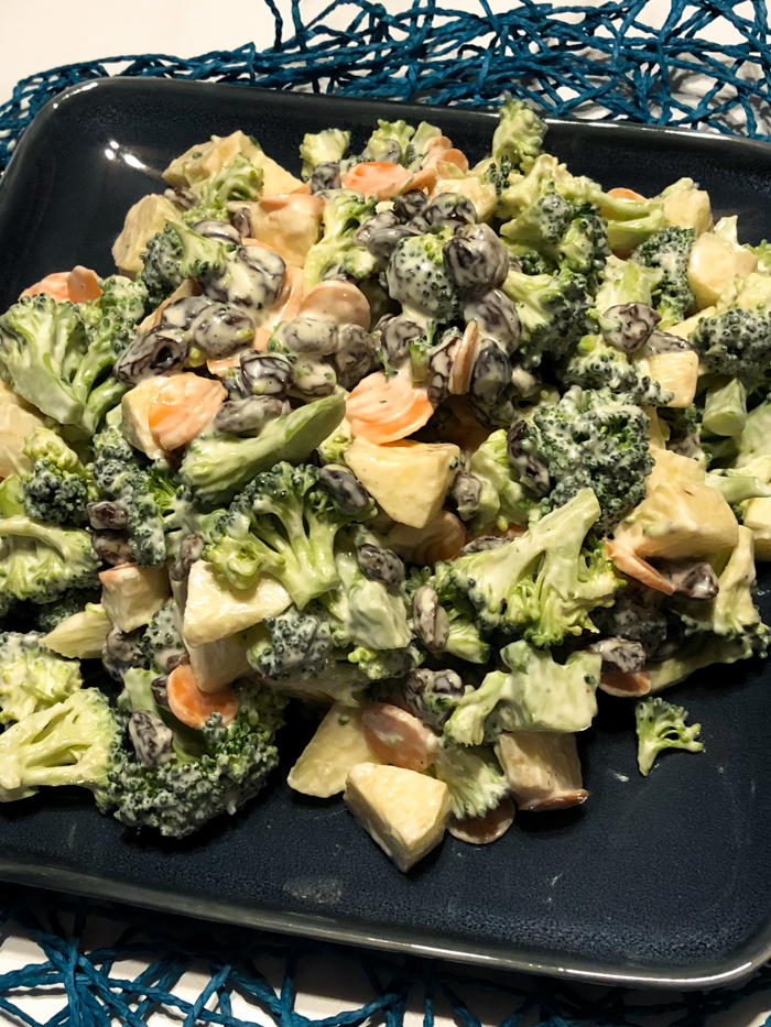 Looking for a simple kid-approved dinner? Make broccoli apple salad as the perfect side dish for dinner. Filled with healthy ingredients, broccoli apple salad taste amazing. 
