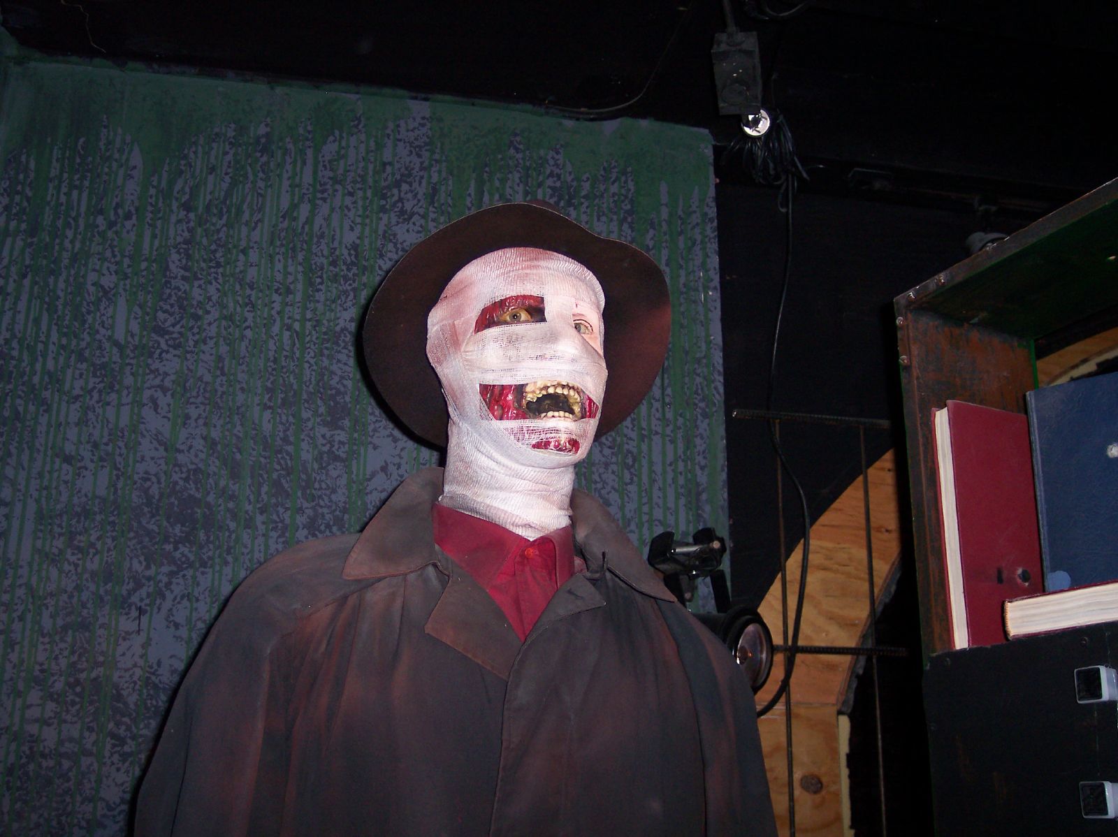 Hollywood Wax Museum statue