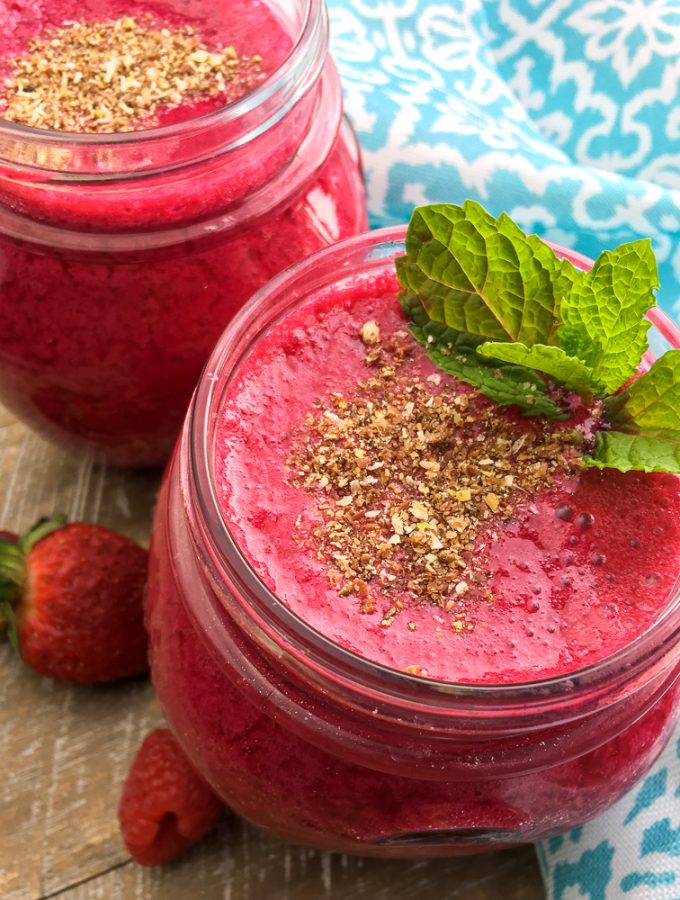 healthy berry smoothie