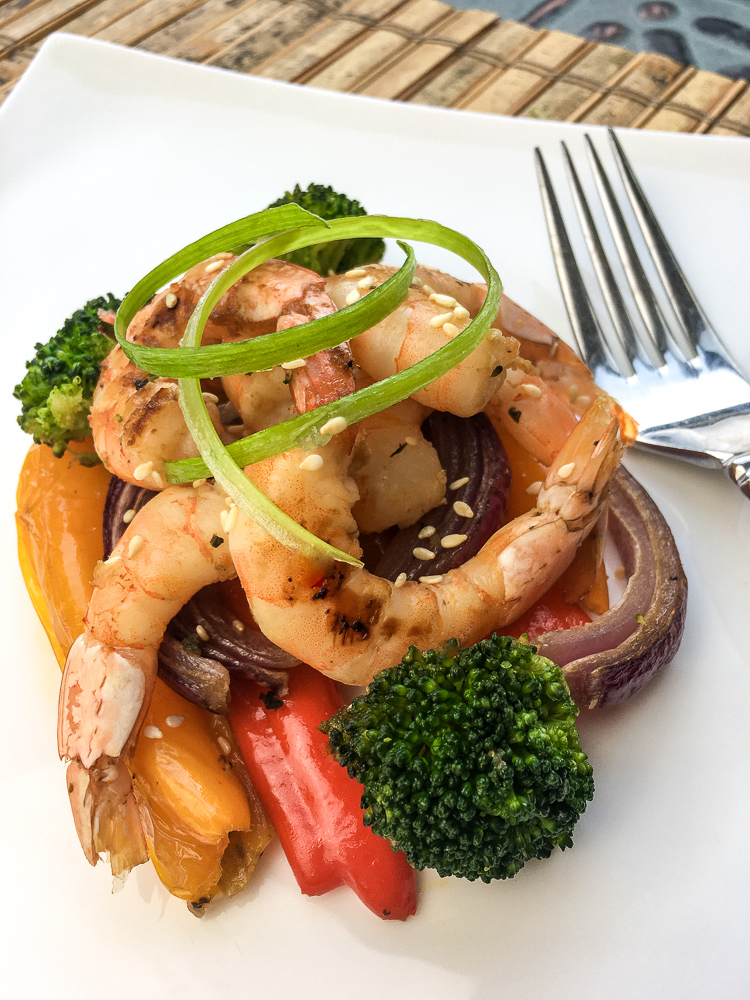 upclose picture of shrimp and vegetables