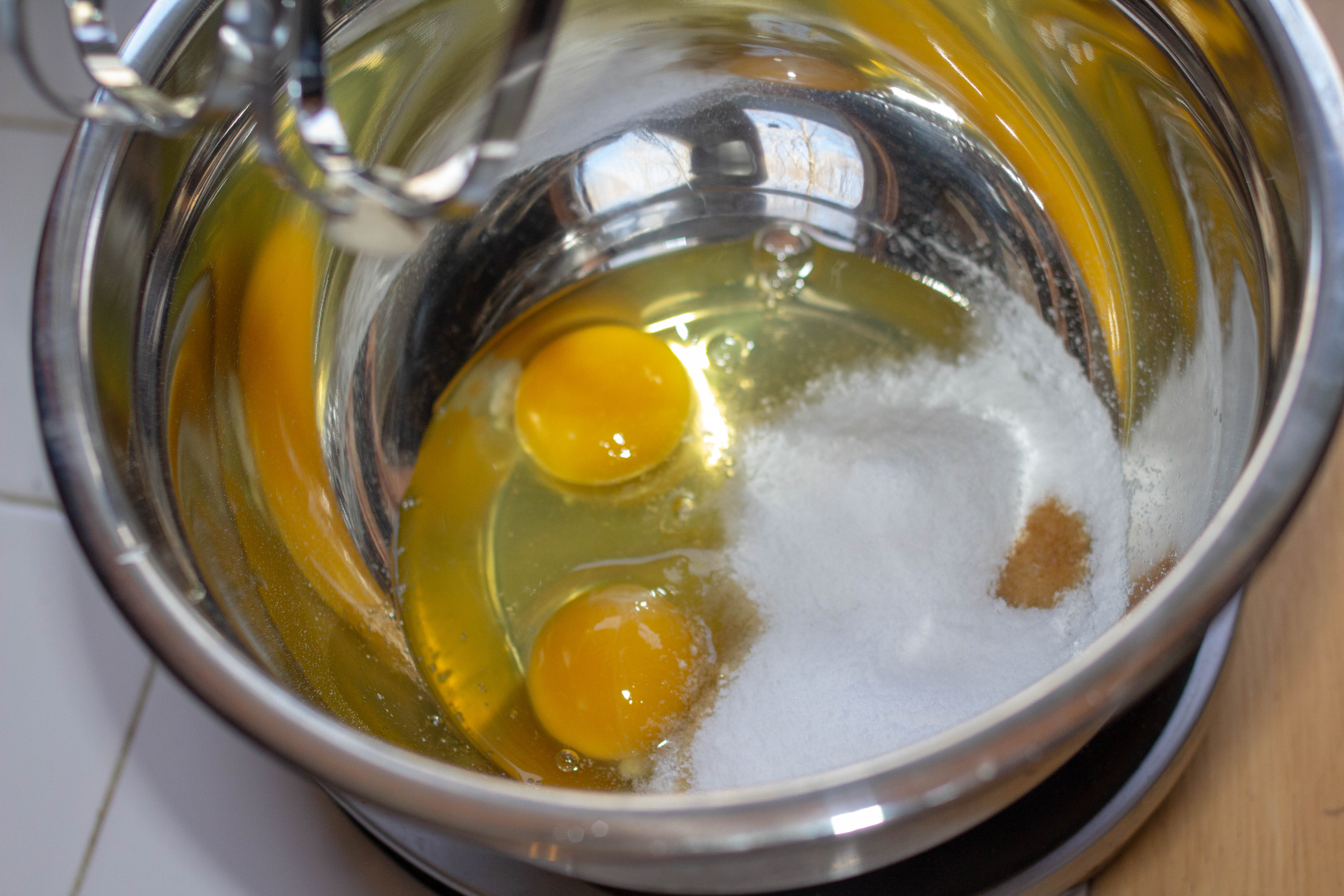 mix the eggs and sugar