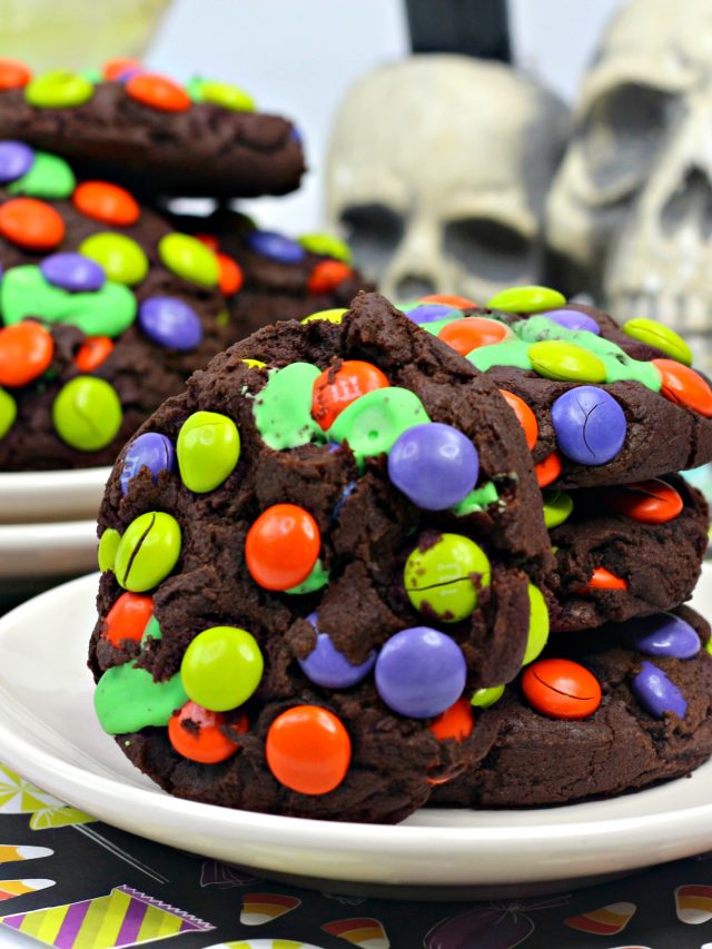 Hocus Pocus cookies, chocolate cookies with MMS