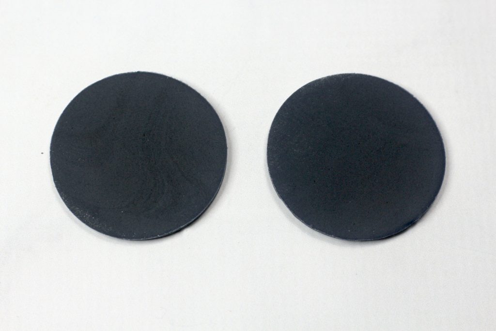 2 black fondant circles