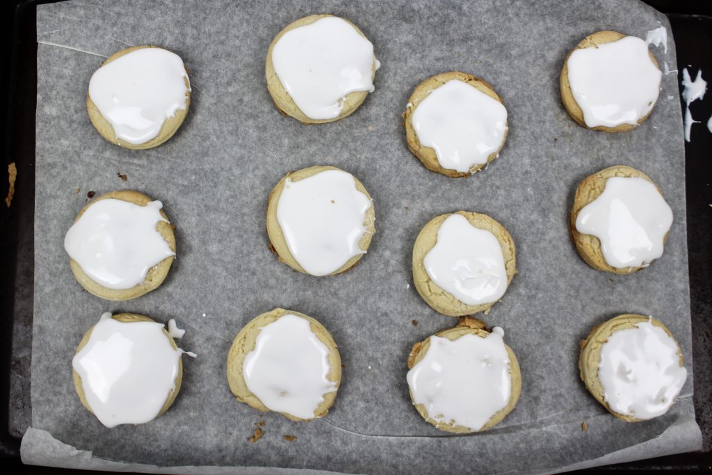 cookies frosting on the cookie