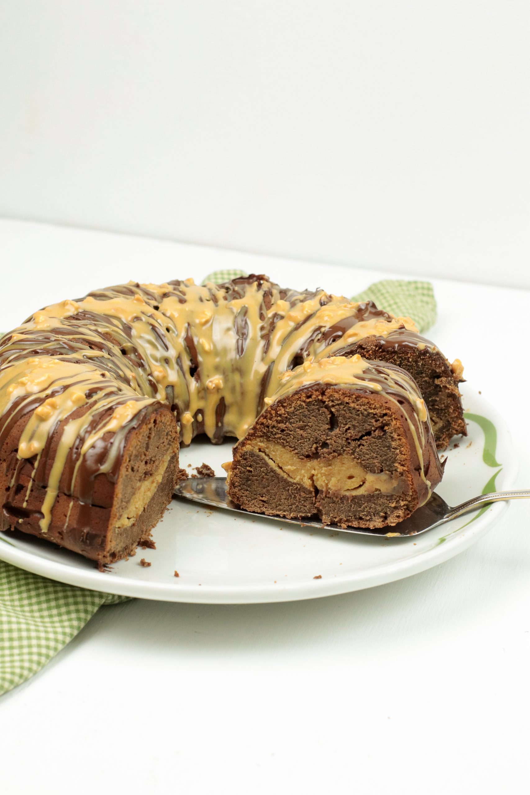 Banana Chocolate Peanut Butter Cake Recipe - Happy Foods Tube
