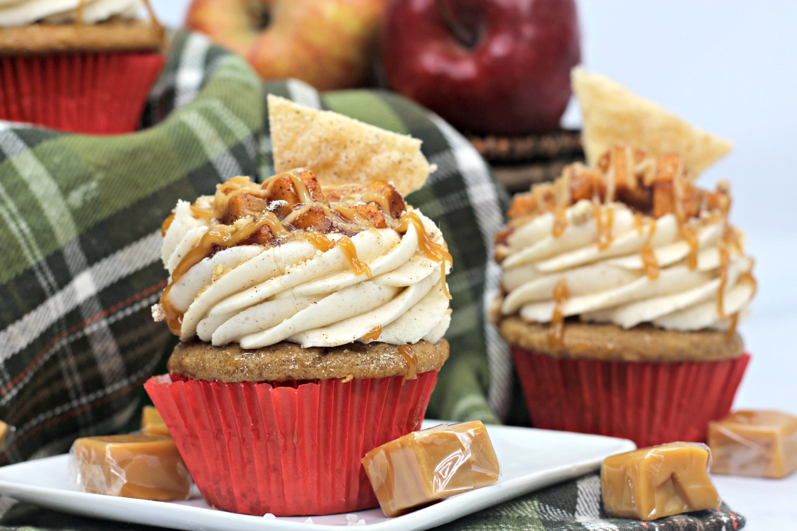 One of the Apple Pie Cupcakes on a white and square serving plate.