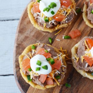 The sopes on a wooden board.