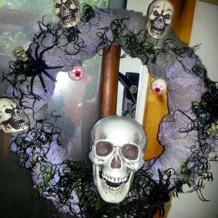 A Fun and Simple DIY Halloween Wreath