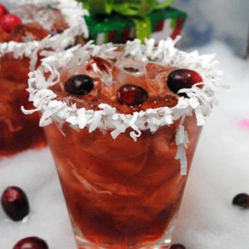 Looking-for-a-Christmas-cocktail-This-specialty-Christmas-drink-will-be-a-nice-treat-for-your-next-Christmas-get-together.-1