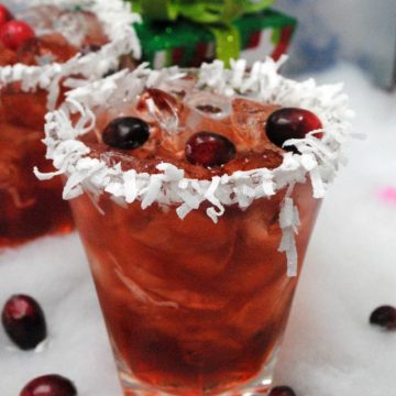 Looking-for-a-Christmas-cocktail-This-specialty-Christmas-drink-will-be-a-nice-treat-for-your-next-Christmas-get-together.-1