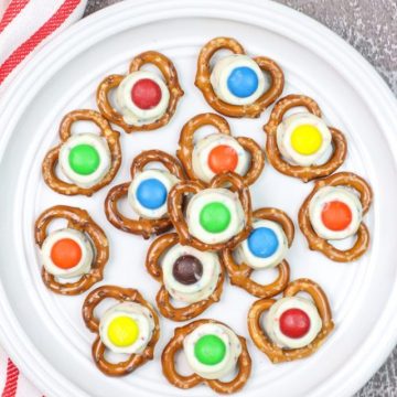 hershey-kiss-pretzels-with-mms-pretzel-kisses10-683x1024