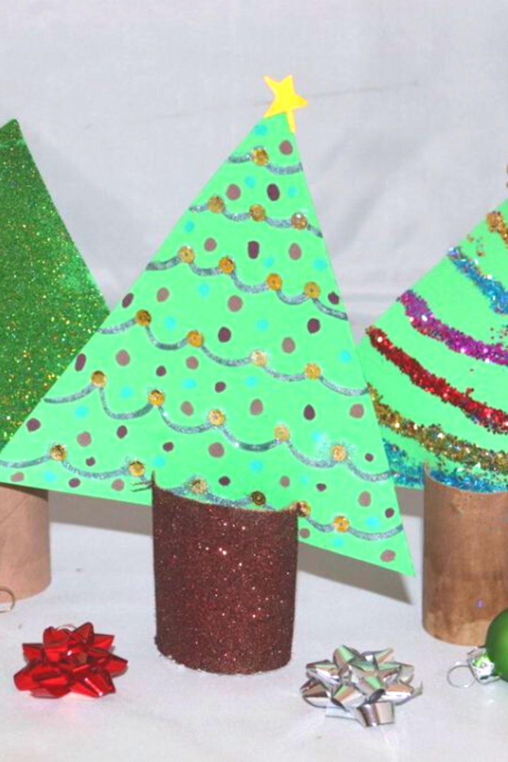 Easy Christmas tree craft with construction paper