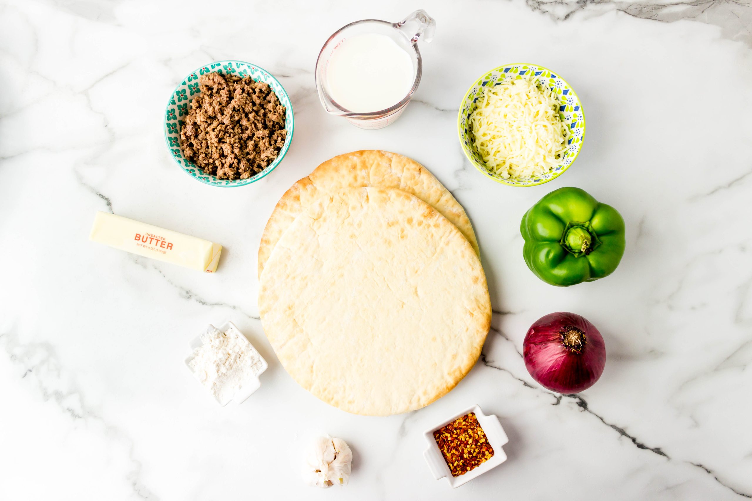 Ingredients needed to make Ground Beef Pizza