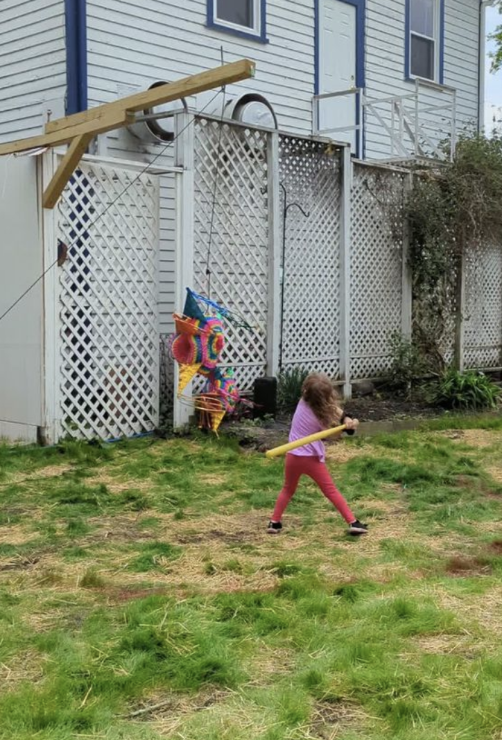 kids playing pinata